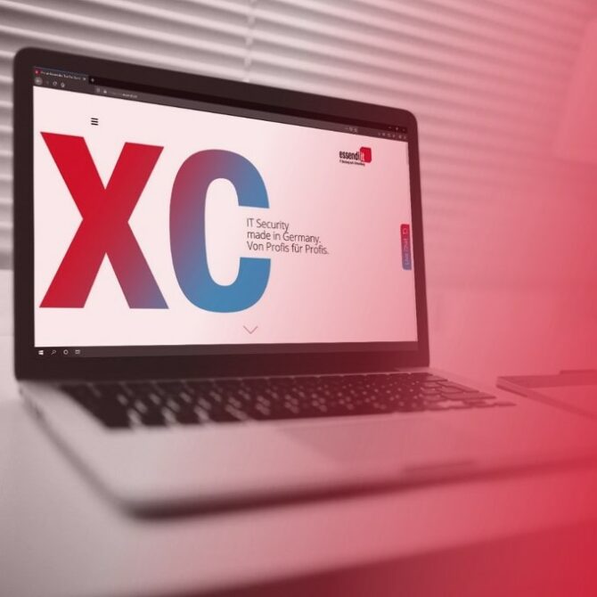 Laptop mit dem XC Logo im Bildschirm
